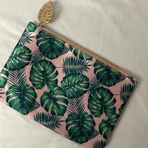 Ipsy Glam Bags Makeup Bag.